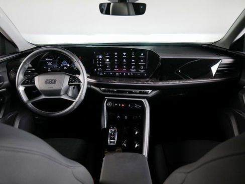 Certified 2025 Audi Q5 2.0T Premium Plus w/ Premium Plus image 9