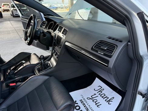 Used 2017 Volkswagen GTI SE image 22