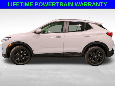 Used 2024 Buick Encore GX Sport Touring image 3
