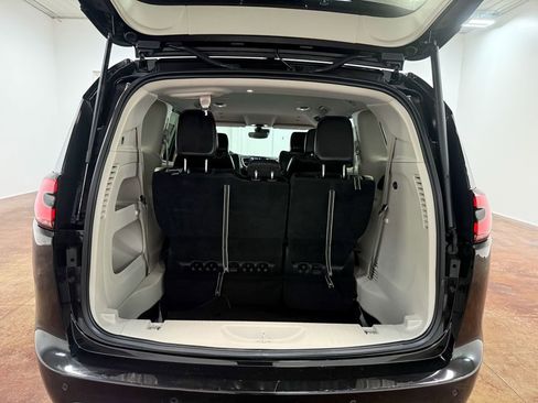Used 2024 Chrysler Pacifica Touring-L image 72