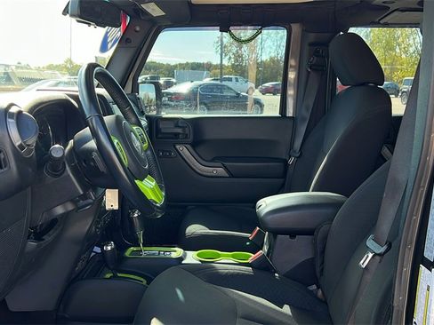 Used 2017 Jeep Wrangler Unlimited Willys image 8