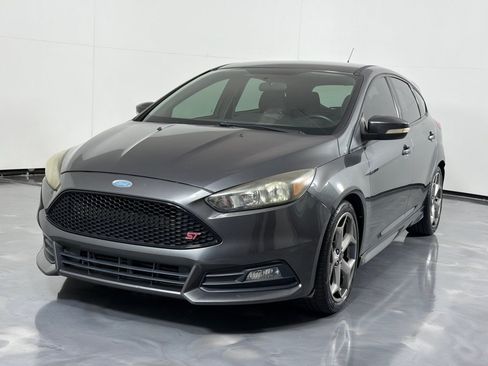 Used 2017 Ford Focus ST FWD image 9