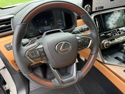 Used 2026 Lexus LX 600 4WD w/ Appearance Package image 30