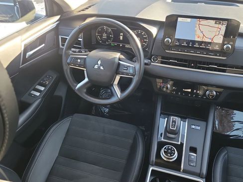 Used 2024 Mitsubishi Outlander SE AWD/4WD image 13