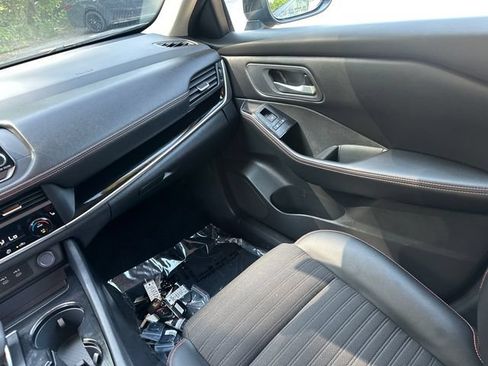 Used 2025 Nissan Rogue SV AWD/4WD image 22