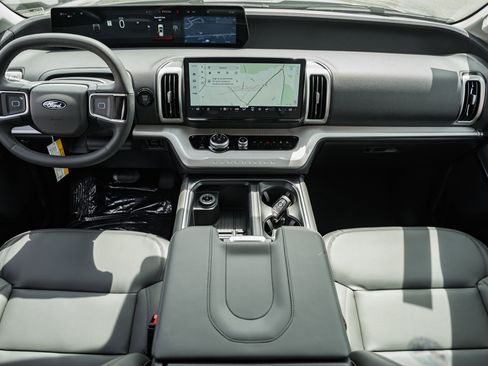 New 2026 Ford Expedition Active image 26