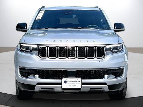 Certified 2024 Jeep Wagoneer Series II w/ Flexible Seating Group AWD/4WD image 3