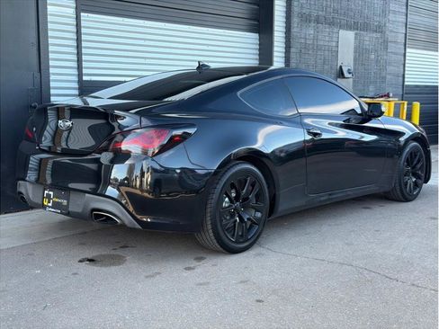 Used 2015 Hyundai Genesis 3.8 image 3