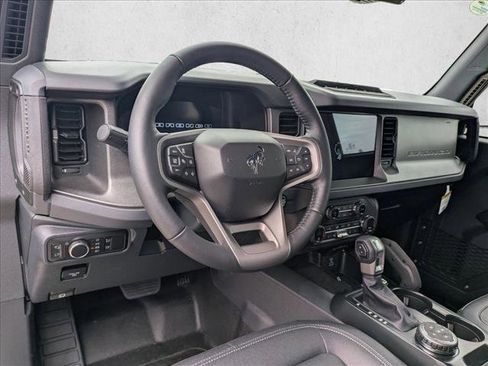 New 2025 Ford Bronco Badlands image 3