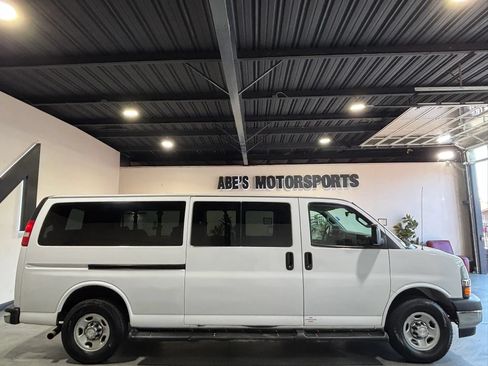 Used 2020 Chevrolet Express 3500 LT w/ LT Preferred Equipment Group RWD image 4