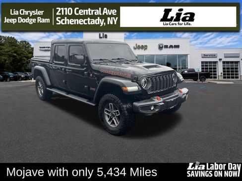 Used 2025 Jeep Gladiator Mojave w/ Convenience Group AWD/4WD image 1
