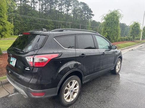 Used 2017 Ford Escape SE w/ Equipment Group 201A FWD image 3