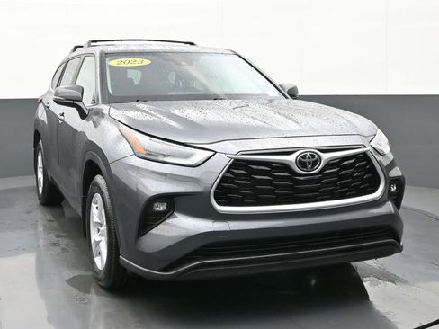 Used 2023 Toyota Highlander LE FWD image 8