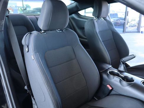 Used 2017 Ford Mustang Coupe RWD image 30