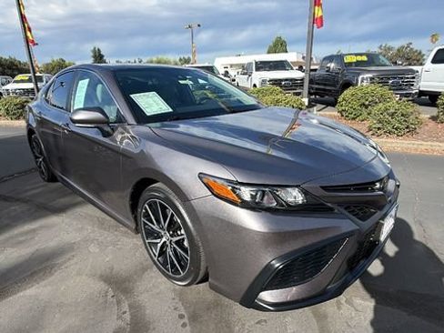 Used 2023 Toyota Camry SE w/ Cold Weather Package AWD/4WD image 2