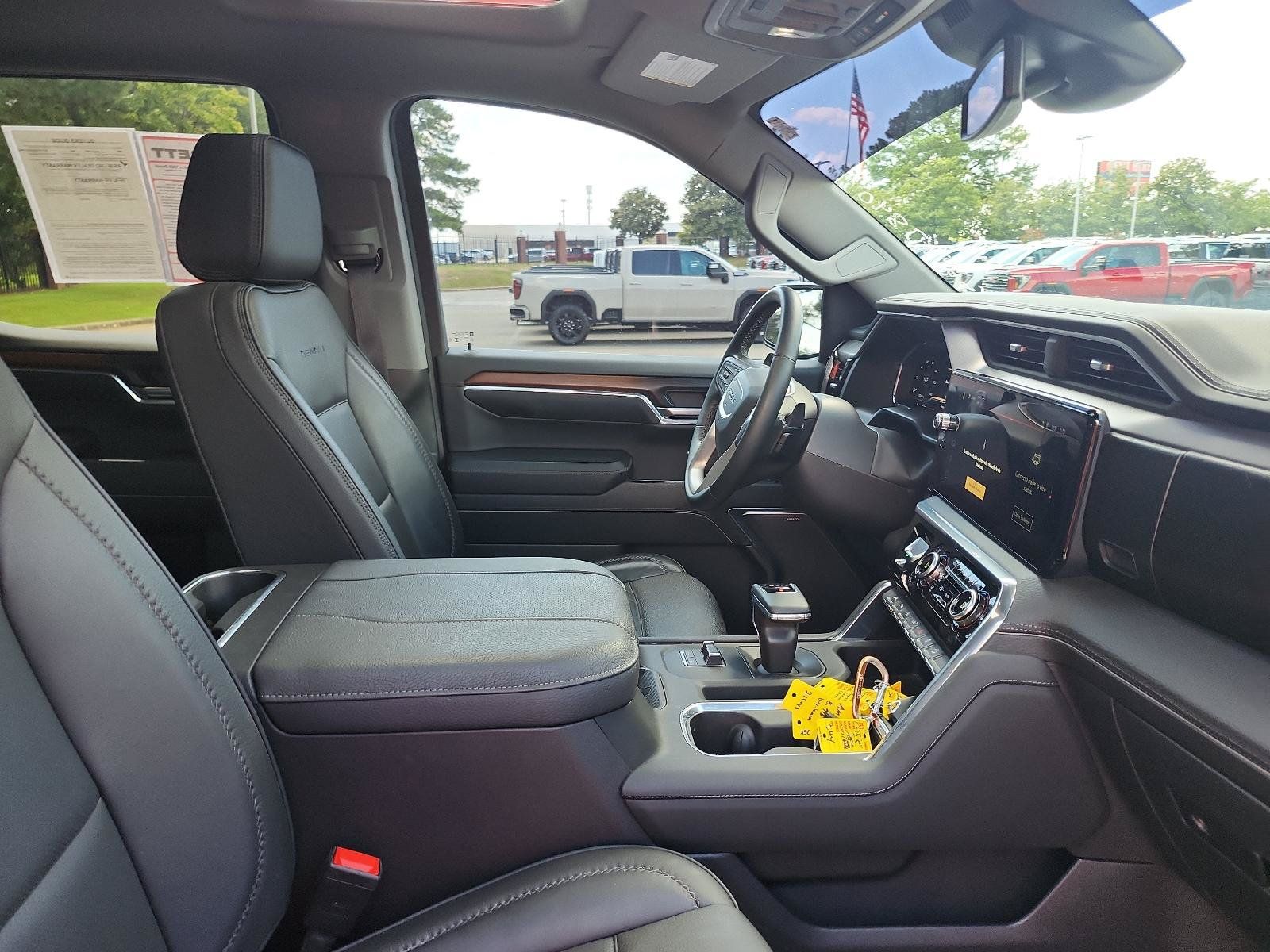 Used 2024 GMC Sierra 1500 Denali AWD/4WD image 8