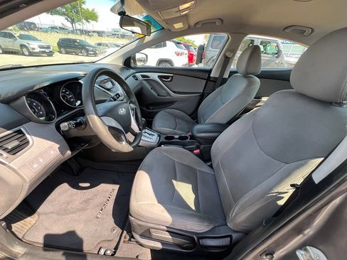 Used 2012 Hyundai Elantra GLS FWD image 18