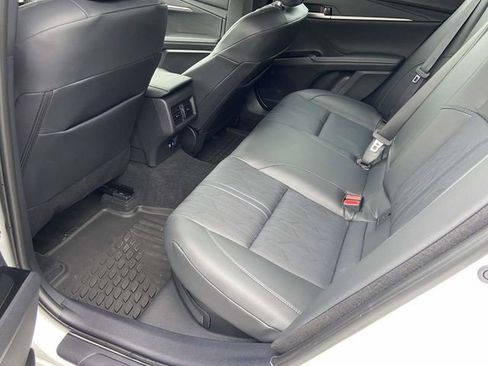 Used 2025 Toyota Camry XSE FWD image 8