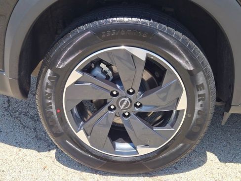 Used 2024 Nissan Rogue SV AWD/4WD image 10