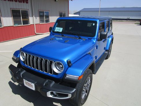 Used 2024 Jeep Wrangler Unlimited Sahara AWD/4WD image 38