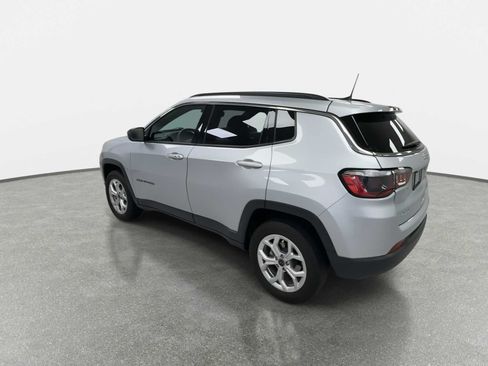 Used 2025 Jeep Compass Latitude AWD/4WD image 6