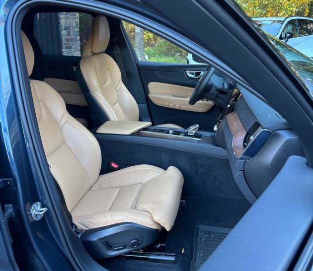 Used 2024 Volvo XC60 T8 Ultimate w/ Climate Package AWD/4WD image 6