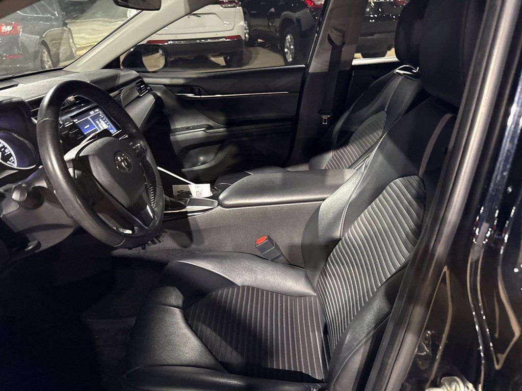 Used 2020 Toyota Camry SE FWD image 13