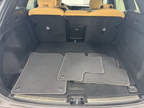 Used 2022 Volvo XC60 B5 Inscription w/ Climate Package image 9