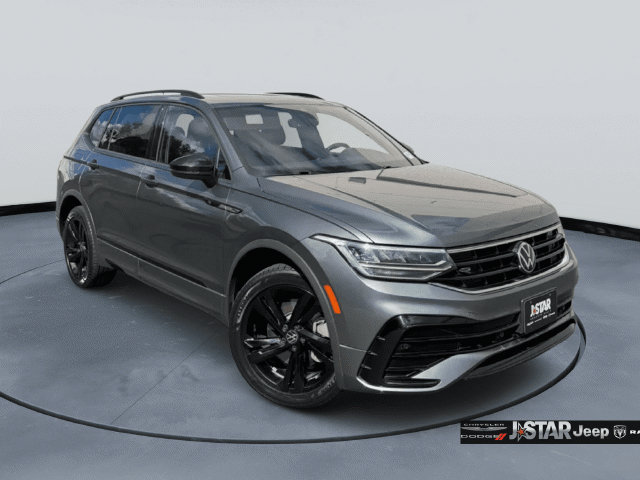 Used 2023 Volkswagen Tiguan SE R-Line FWD image 3