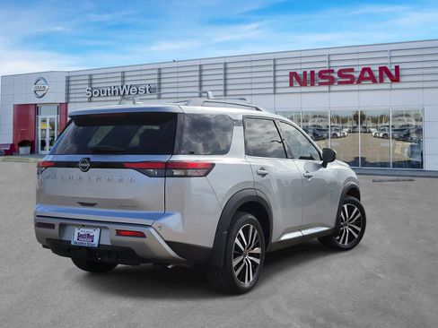 Certified 2025 Nissan Pathfinder Platinum w/ Cargo Package FWD image 6