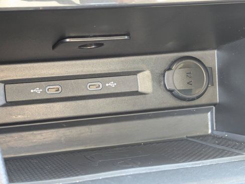 Used 2024 Volkswagen Tiguan SE w/ Panoramic Sunroof Package AWD/4WD image 21