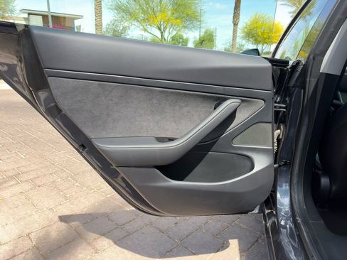 Used 2020 Tesla Model 3 Standard Range image 9