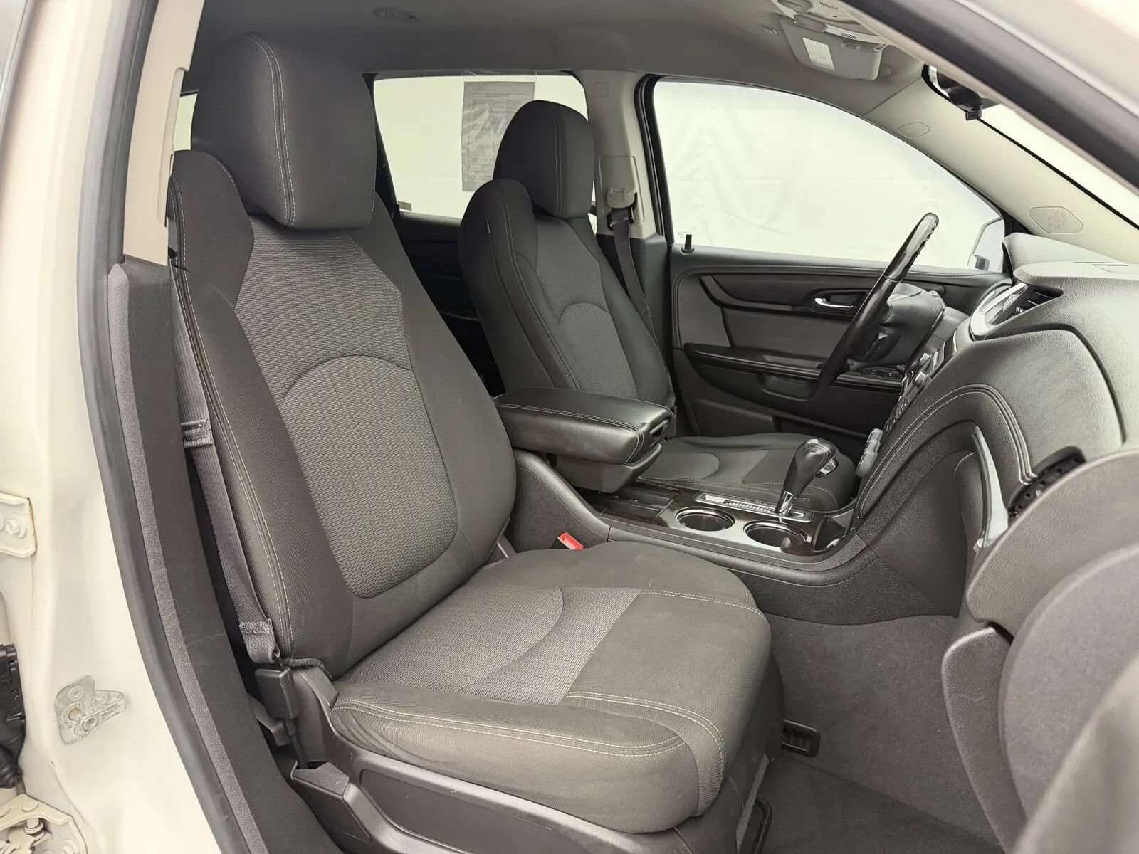 Used 2015 Chevrolet Traverse LT w/ Style and Technology Package FWD image 29