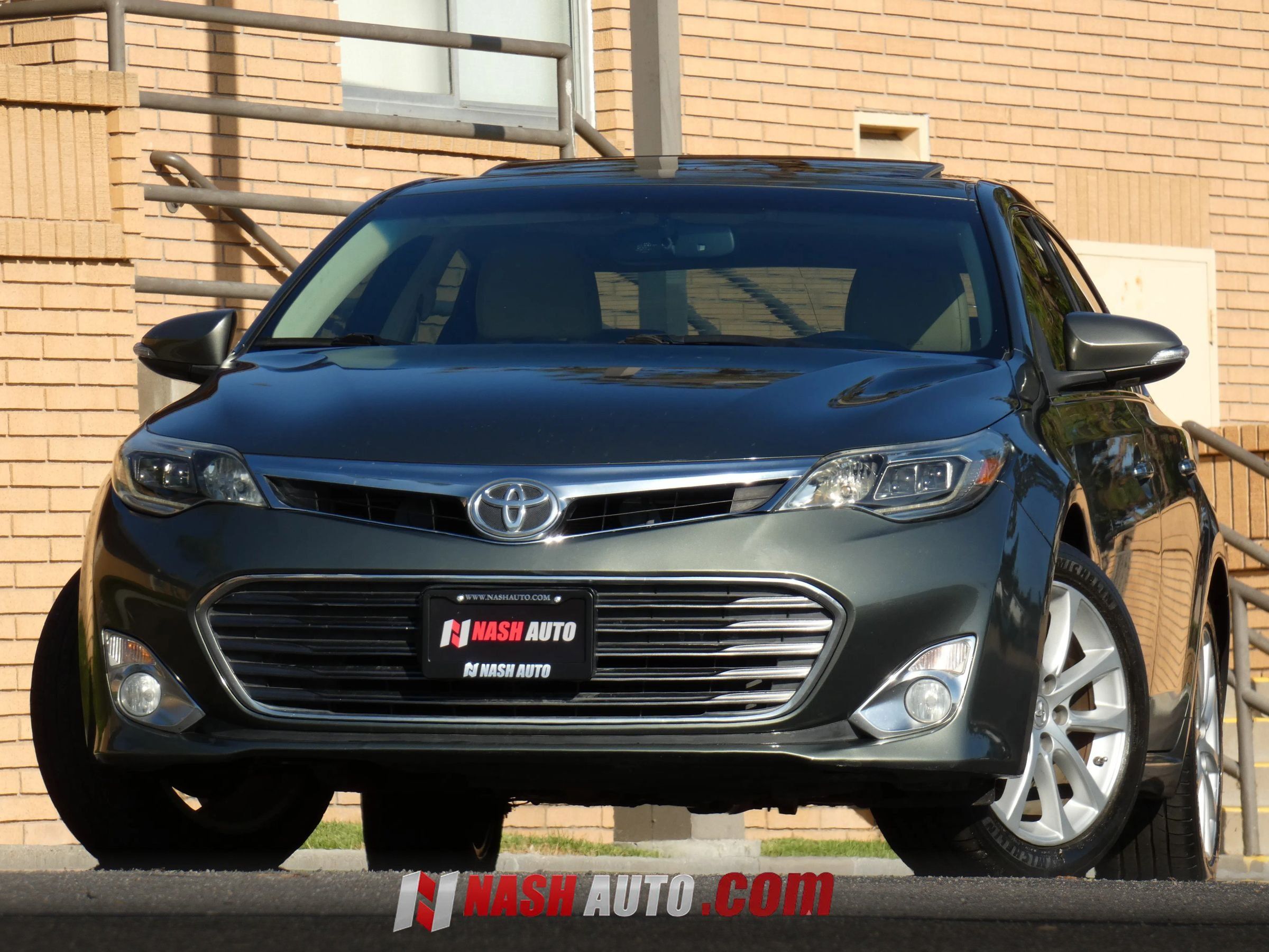 Used 2013 Toyota Avalon Limited FWD image 2