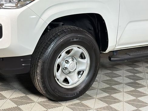 Used 2022 Toyota Tacoma SR image 4