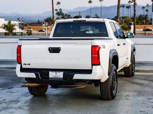 Used 2025 Toyota Tacoma TRD Off-Road image 9