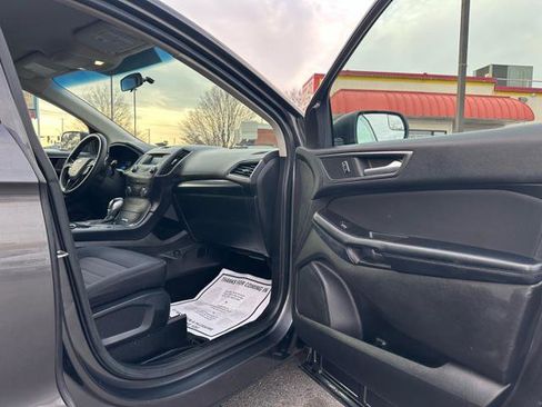 Used 2017 Ford Edge SE image 19