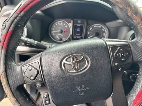Used 2017 Toyota Tacoma TRD Off-Road image 21