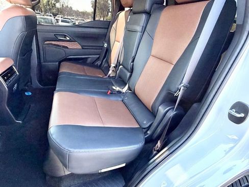 Used 2025 Lexus GX 550 w/ Accessory Package (2T) image 28