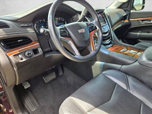 Used 2017 Cadillac Escalade ESV Luxury RWD image 10