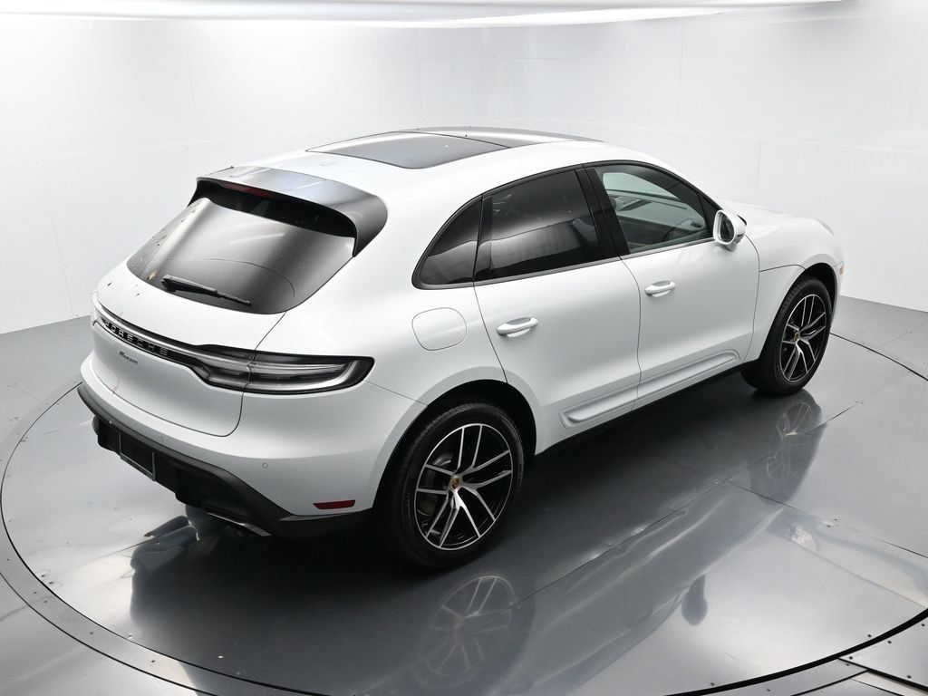Certified 2025 Porsche Macan AWD/4WD image 35
