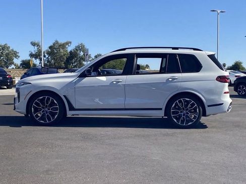 New 2025 BMW X7 M60i w/ Climate Comfort Package image 9