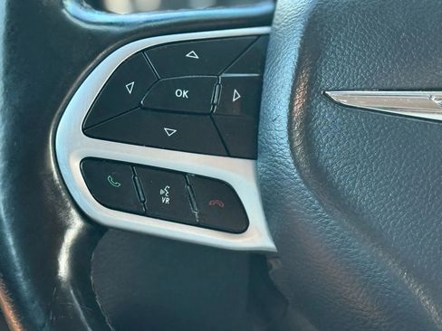 Used 2018 Chrysler 300 Limited image 13