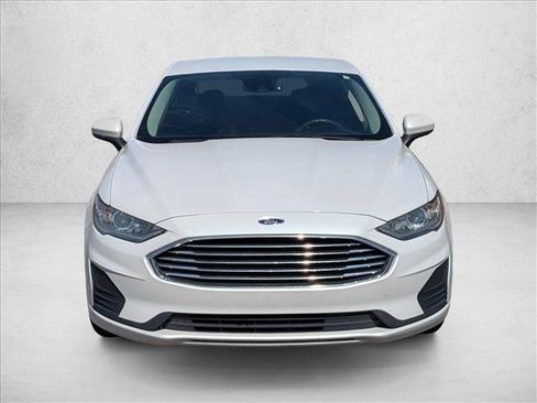 Used 2019 Ford Fusion SE FWD image 2