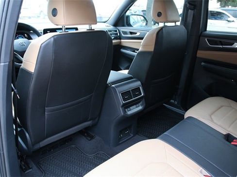 Certified 2025 Volkswagen Atlas Cross Sport SEL R-Line image 36