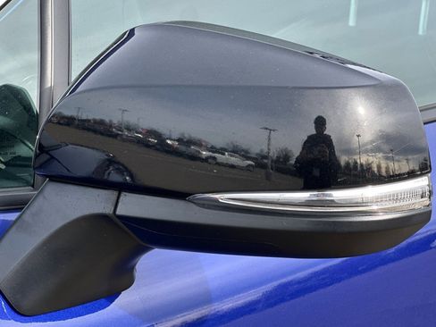 Used 2025 Toyota Corolla Cross XLE image 53