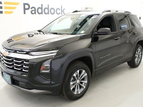 Used 2025 Chevrolet Equinox LT w/ Convenience Package II AWD/4WD image 3
