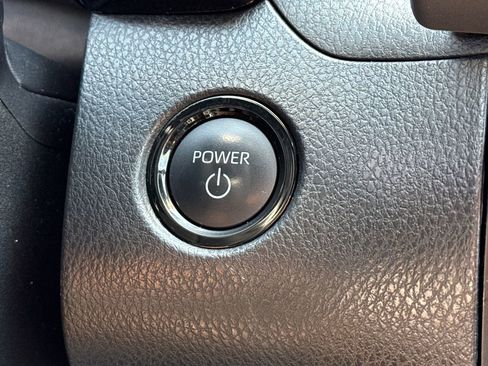 Used 2025 Toyota Camry SE image 33