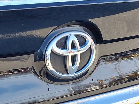 Used 2015 Toyota Camry LE image 28