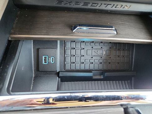 Used 2024 Ford Expedition Limited RWD image 26